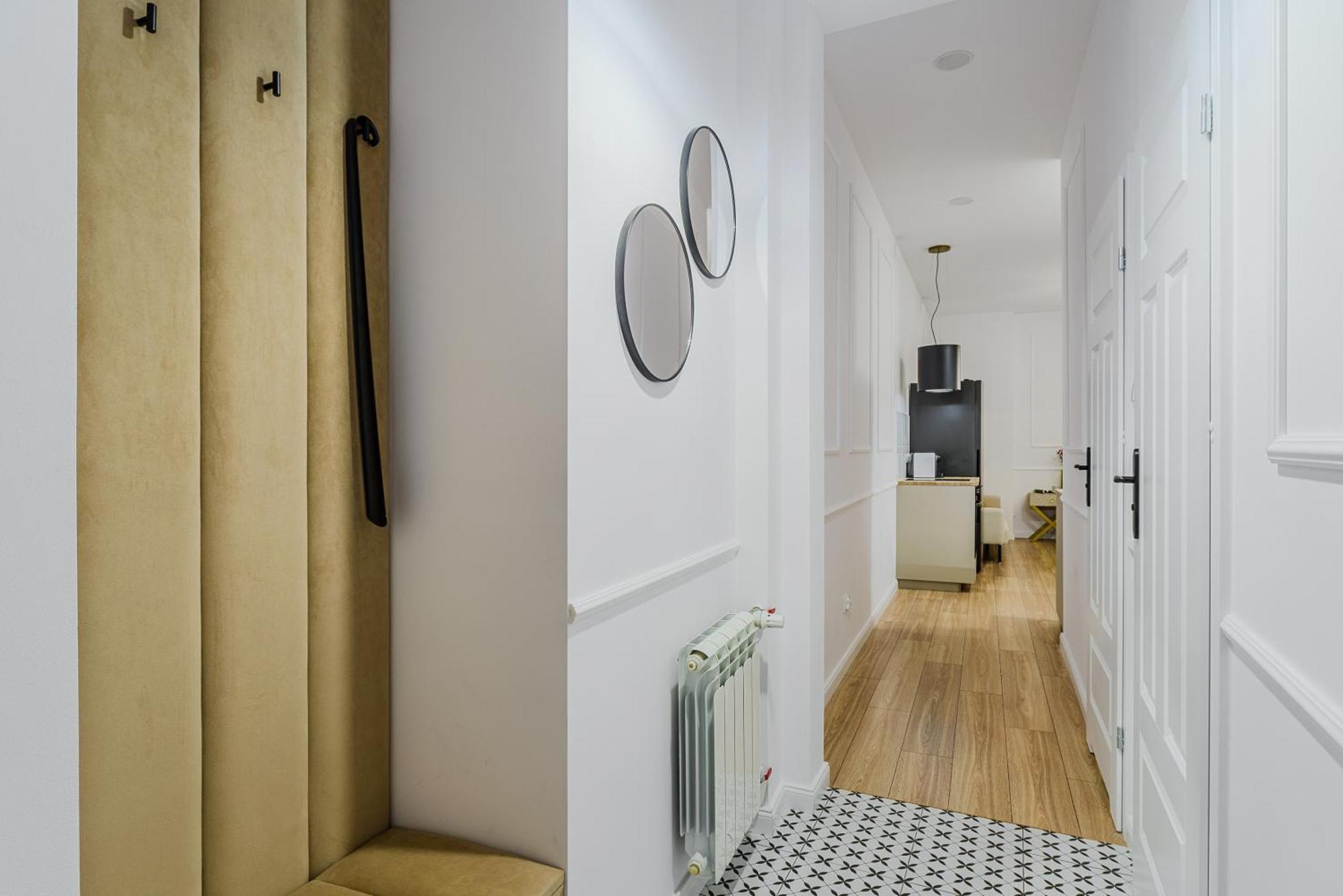 Cozy Center In Apartment Warsaw